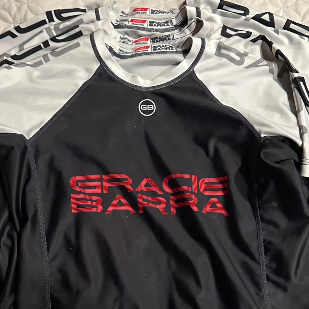 Gracie Barra Men's Black and White Rash Guard